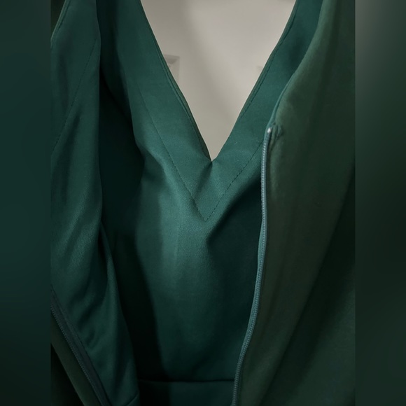 Dark green stunning formal dress, perfect for mother of the bride or groom! - Picture 5 of 9
